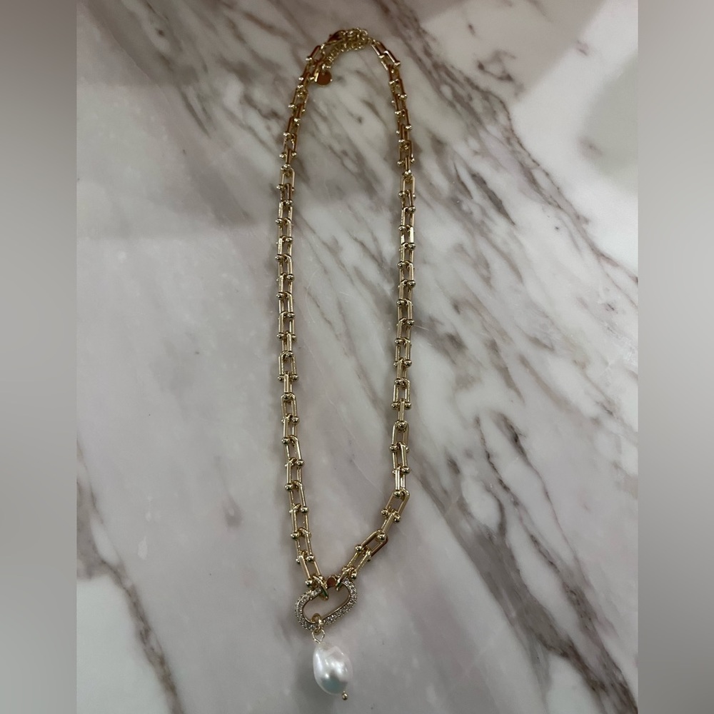 Never worn gold necklace!!